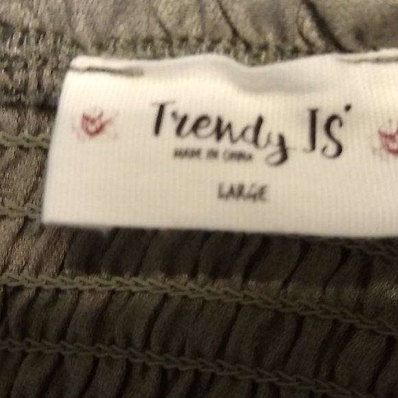 Trendy  top smocking ruffle  layer lace up… - Picture 8 of 8